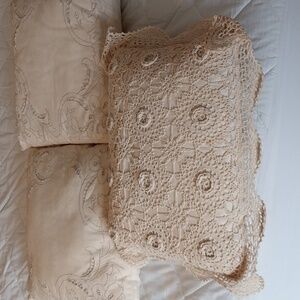 5 throw pillows, Excellent condition